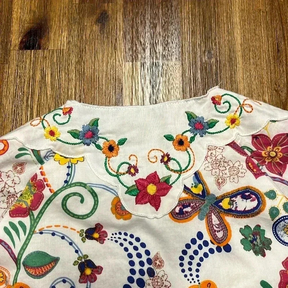 The Children’s Place embroidered buttoned top size M (7/8)
